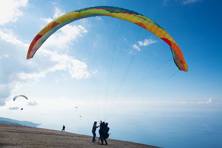 babadag-paragliding-start-in-the-air-with-blue